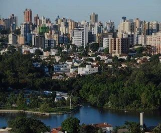 ônibus saindo da Rodoviária de Foz do Iguaçu para Londrina